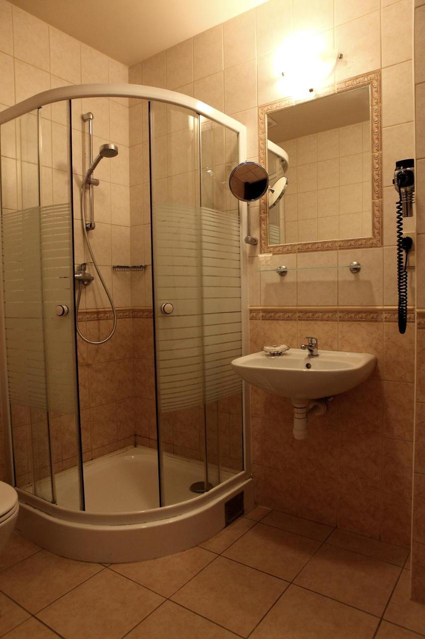 Katrina Aparthotel Ostrzeszów Εξωτερικό φωτογραφία