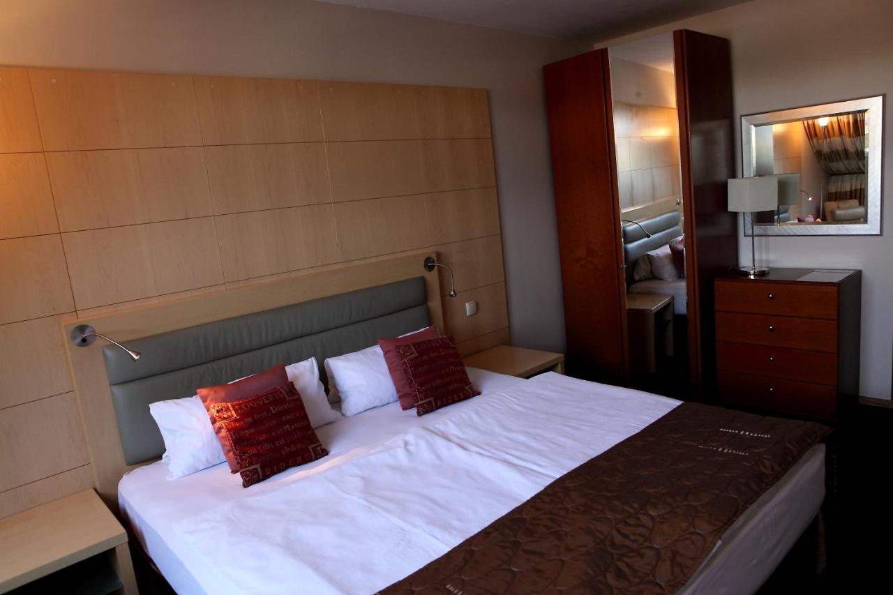 Katrina Aparthotel Ostrzeszów Εξωτερικό φωτογραφία