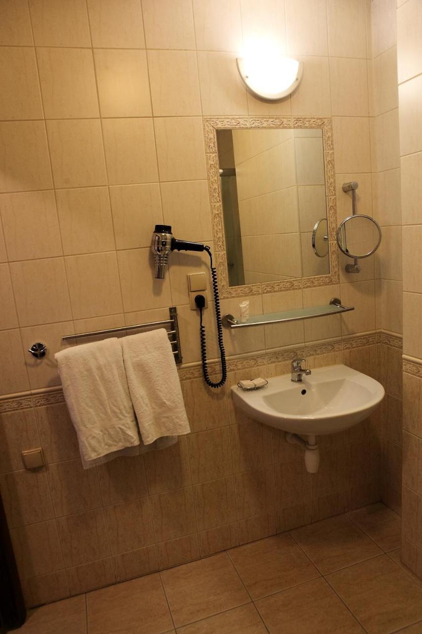 Katrina Aparthotel Ostrzeszów Εξωτερικό φωτογραφία